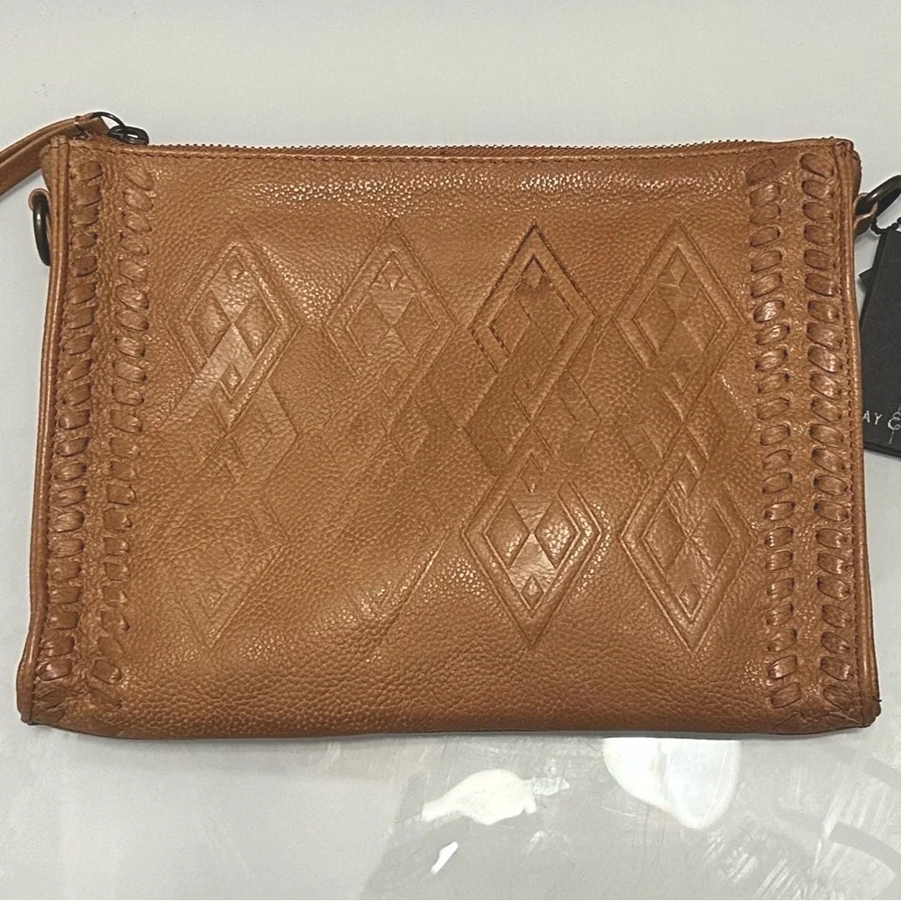 🆕 DAY & MOOD LEATHER DAYPENNY CROSSBODY-X in Desert Sand - Picture 1 of 8